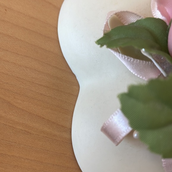 Vintage Schmid 1988 Beige Heart Shaped Trinket Box with Pink Rosette Ornament - Picture 7 of 7